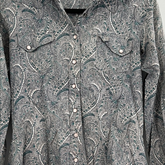 Cinch Women's Paisley Snap Front Shirt Size Medium - Picture 2 of 7